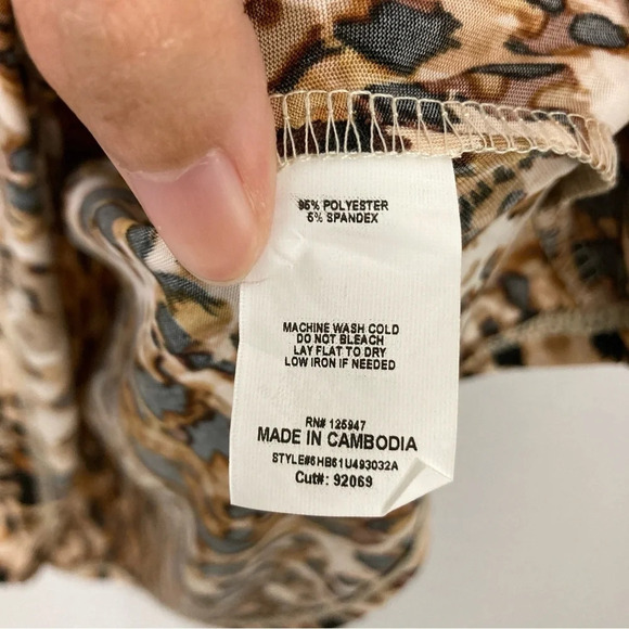 NEW Ava & Grace Brown Animal Print Stretch Rolled Tab Pull-over Top 2X - Picture 7 of 10
